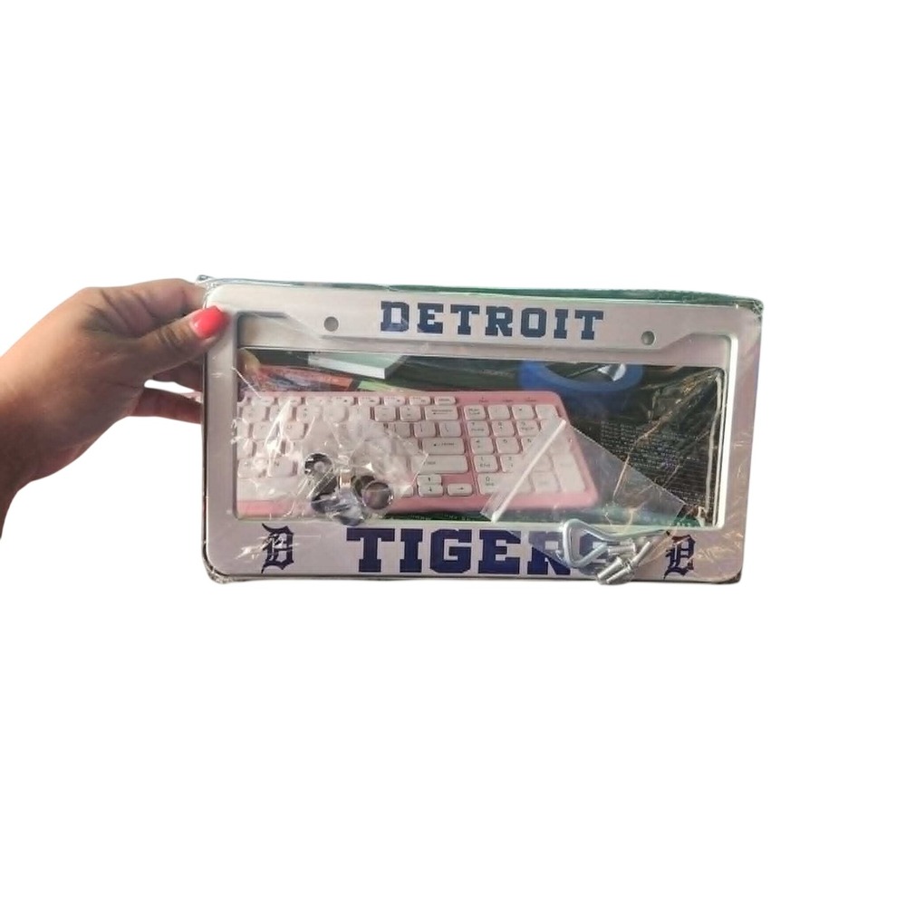 MLB Detroit Tigers License Plate Frame Unisex OS Silver New Chrome Metal Logo‎